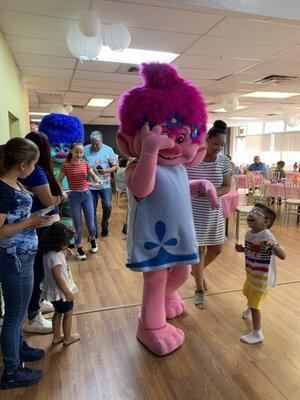 Salon de fiestas para piñatas, bautizos o cualquier celebración infantil y para adultos