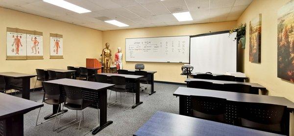 CUSV's largest classroom holds up to 35 people. All classrooms are fully equipped with projector sand screens.