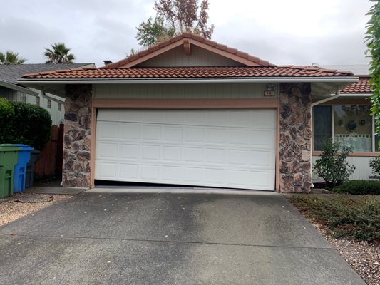 Jammed garage door (H section of Rohnert Park)