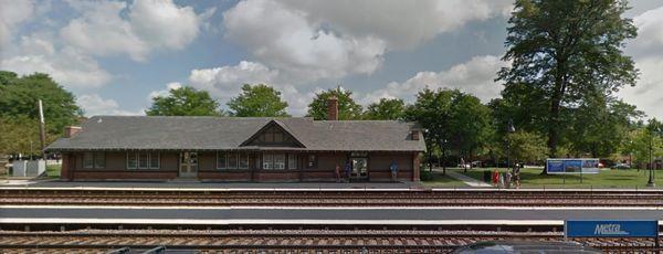 Metra Norwood Park station