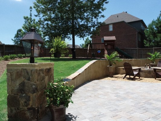 rock column with stucco retaining wall