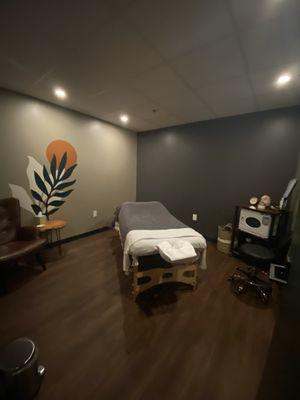 Minimalism is the word in our massage rooms so you can focus on being at ease.