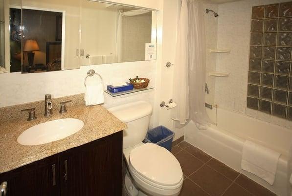 Aloha Suite-Bathroom