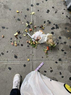 The food drop because of the poor paper bag