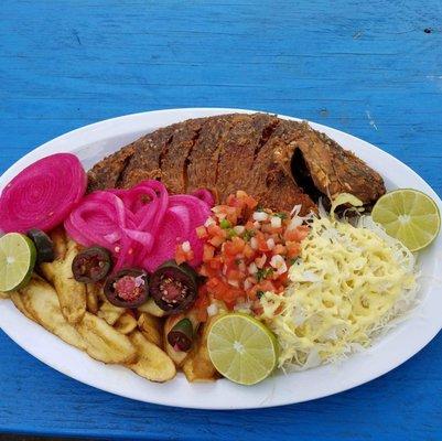 Mojarra con tajadas