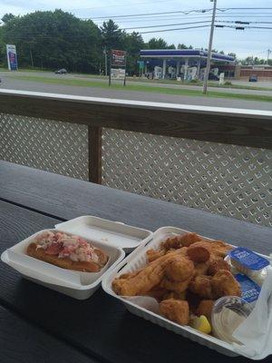 Lobster roll (buttered roll), scallops & haddock