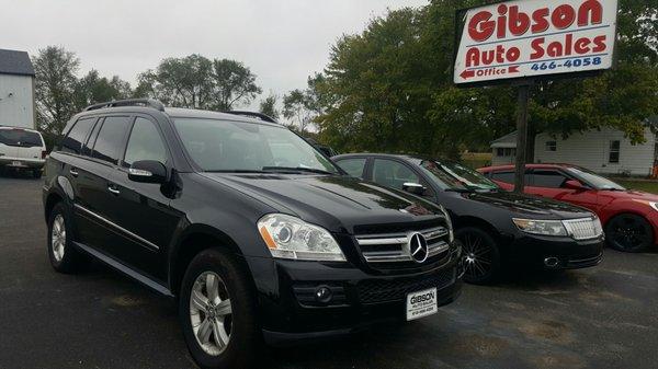 2008 Mercedes Benz GL450 with 3rd row, leather, sunroof, and loaded up with all kinds of options.