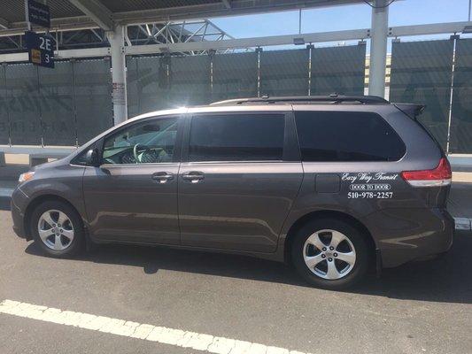 Door to door airport shuttle. Serving bay areas airports .SFO/ OAKLND and San Jose