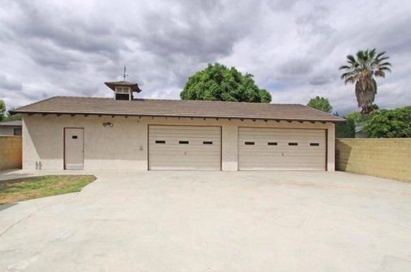 Garage Doors & Gates Inc., has been securing homes and raising property values for the last 10 years and have fabricated and ...