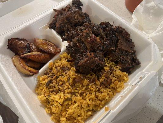 Oxtail w/ yellow rice and plantains! Yum!