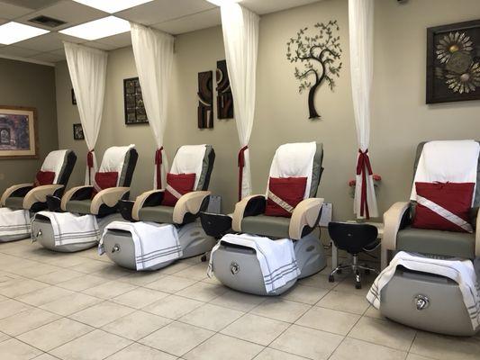 Holiday at Encino Nails & Spa