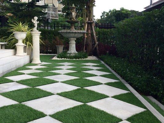 Synthetic turf checkerboard