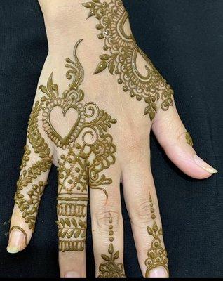 Henna Artist by Maria