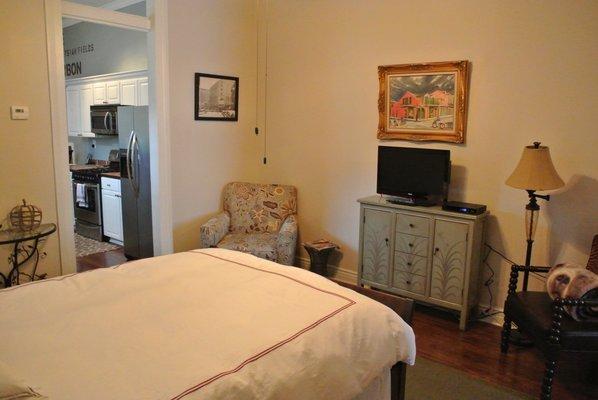 Marigny Suite middle queen bedroom. With cable TV and FREE Wifi