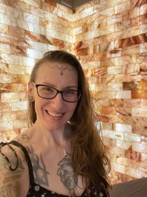 Session with me in my beautiful pink himalyan salt room. Halo therapy optional. Reiki and the power of salt.