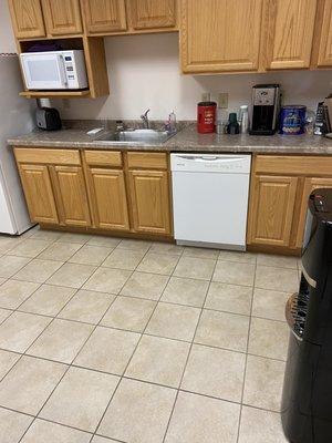 Kitchen, countertop, sink, floor cleaning.