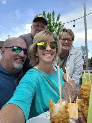 Great place,nice people (Judy), great bloody marys and the best homemade potato chips! Beautiful outside deck along the Mississippi River.