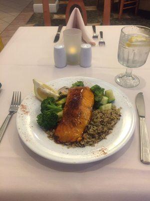 Salmon with wild rice and veggies (comes with a salad of your choice)