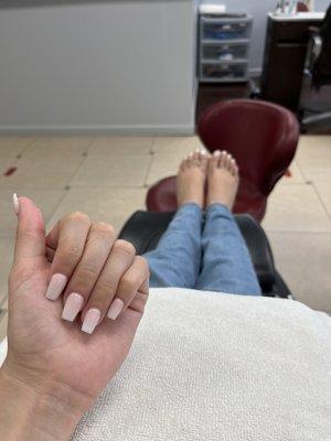 Mani Pedi- Hannah and the lady who did my toes did such an amazing job! I haven't got my nails done in a while and it was super relaxing!