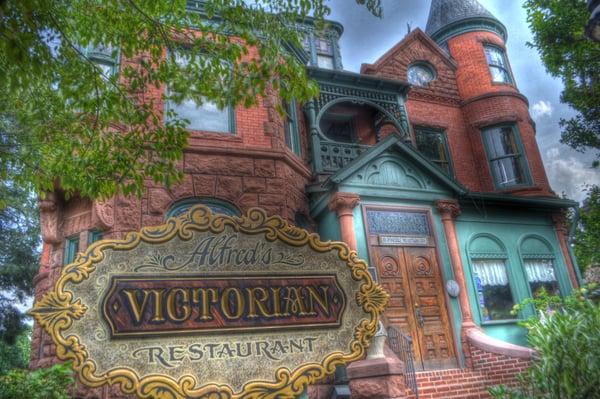 Alfred's Victorian, Middletown PA- Restored in 2012 by deGruchy masonry using breathable natural hydraulic lime mortar.