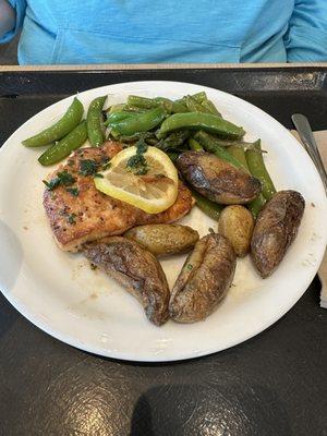 Salmon with potatoes and string beans.