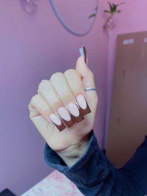 brown french tip nails!