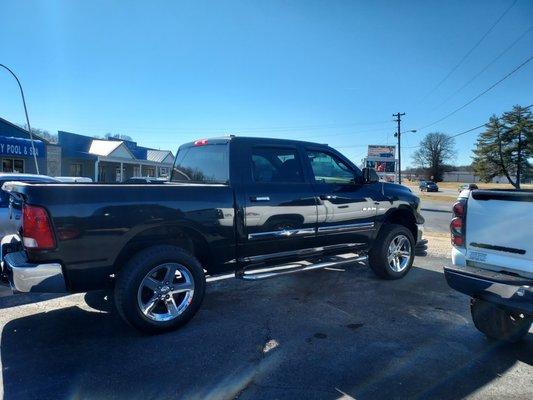 This is a 2010 Dodge Ram 1500 5.7L Hemi in immaculate condition or so it appeared. They sold it to us with a engine that has to be replaced