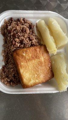 Queso frito, yuca, and Gallo pinto