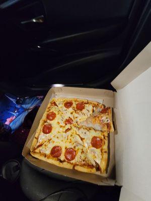 Medium pizza w extra cheese $15