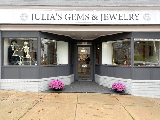 Julia's Gems & Jewelry