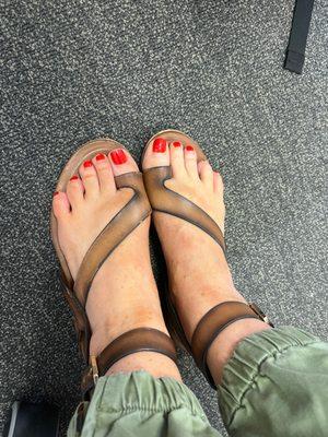 Pedicure from 4 weeks ago! Regular polish (not gel). Gigi at Ravenklaw does amazing pedicures!