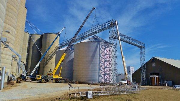 175 and 90 ton cranes tandem picking a grain bin bridge.