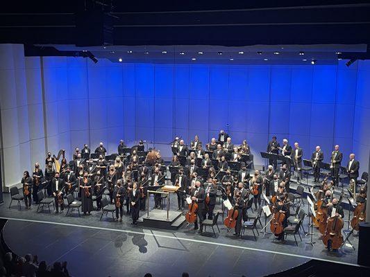 The ORCHESTRA with Music Director and Conductor Laura Jackson. A what a fantastic performance she gave us...it was like a dance!