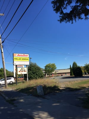 Milford Dollar General -- Junction Plaza : 161 East Main Street / Route 16, Milford               Sign