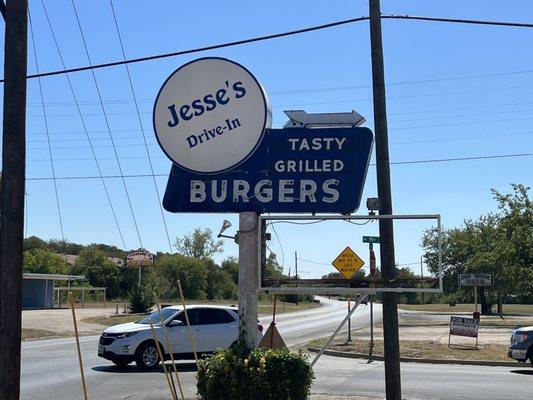 Street sign for Jesse's Drive-In.