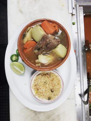 Sabroso caldo de res