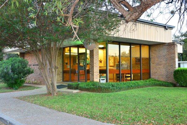 First National Bank of Bastrop, Downtown Drive-Thru, 605 Spring Street