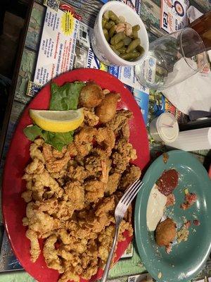 Trio combo with shrimp, oysters and clam strips with green beans!