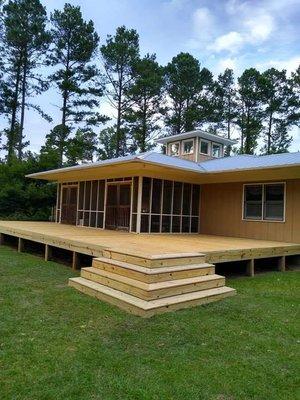 (Stairs and the floor of the deck )