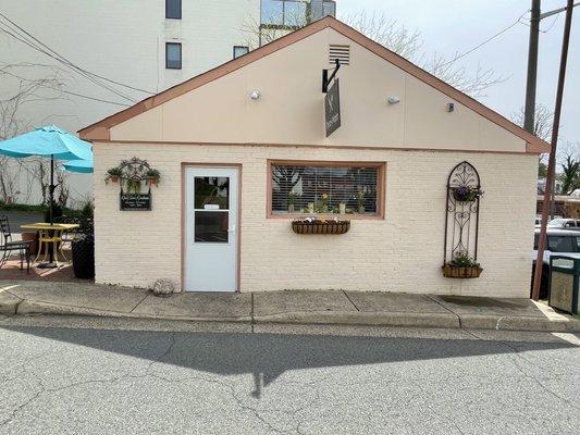 Exterior, on a side street off the main road in  downtown Warrenton