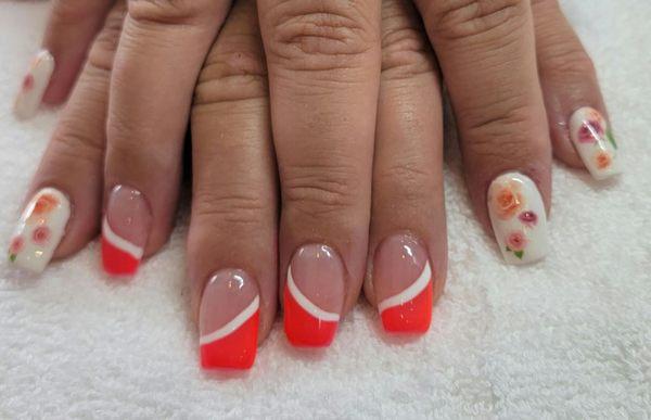 I did my pinky and pointer with roses. Nail shape is narrow square.