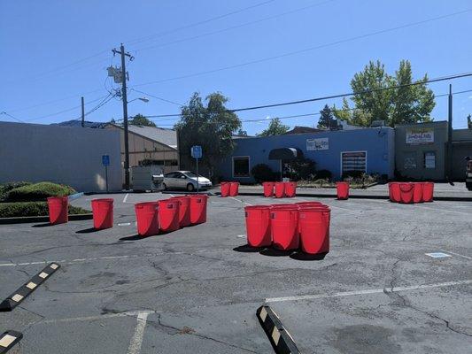 Trash can beer pong