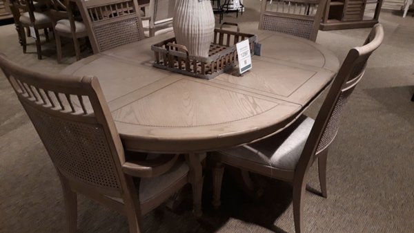 Dinning room table look a like