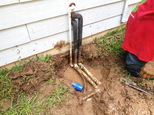 Repair leak at broken pipe next to the customer's foundation