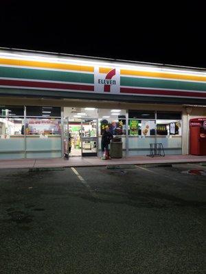 7-11 AT 800 WELLS AVE