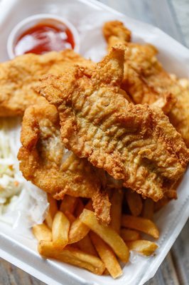 Haddock plate with fries and slaw