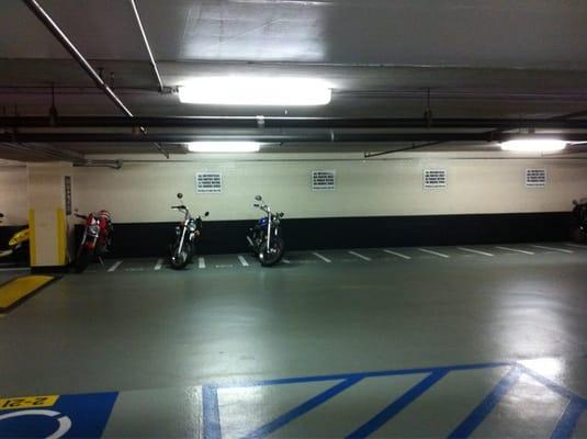 Motorcycle parking (free)