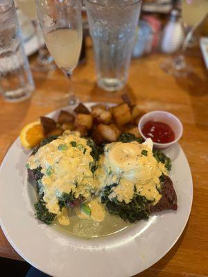 Filet Eggs Benedict