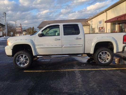 We painted and installed Bushwacker Pocket Flares on this 2009 GMC Denali 1500. Wow what a change 6" made!