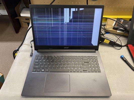 Yes, we repair broken screens in laptops.